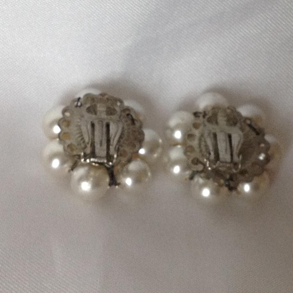 **SOLD**.Host Pick! 15% Discount Vintage Faux Pearl Jewelry Necklace Earring Set - Picture 3 of 6